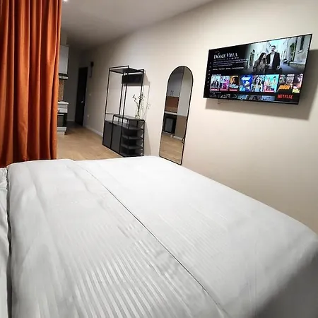 Privacy Comfortable Hospitality Tiran