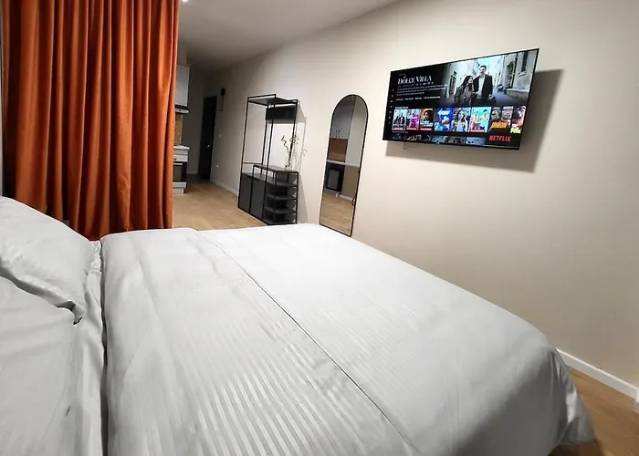 Privacy Comfortable Hospitality Tiran
